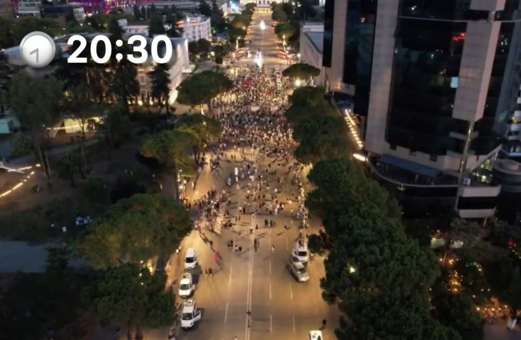 Protesta e 44 qytetarëve/ Protestuesit në shesh, ABC News sjell pamjet reale