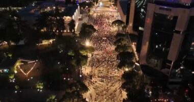 Dita e 33-të e protestës/ Pamjet me dron, ja pjesëmarrja në Bulevard