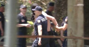 Lirohen protestuesit / Prokuroria kërkoi burg për 2 prej tyre, gjykata i lë në arrest shtëpie