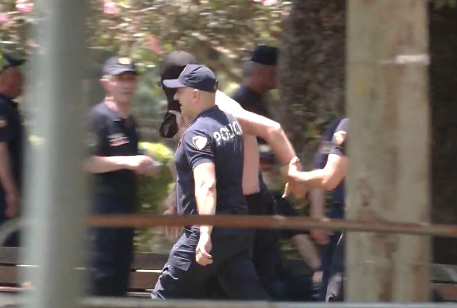 Lirohen protestuesit / Prokuroria kërkoi burg për 2 prej tyre, gjykata i lë në arrest shtëpie