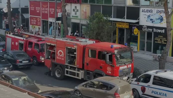 Zjarr në një rrobaqepsi në Lezhë  vetëm dëme materiale