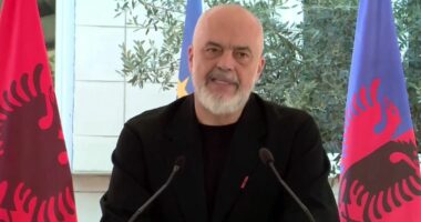 “Në 12 muajt e ardhshëm e gjithë Shqipëria do të jetë live”/ Smart City, Rama: Kamerat e trupit të efektivëve do lidhen me qendrën