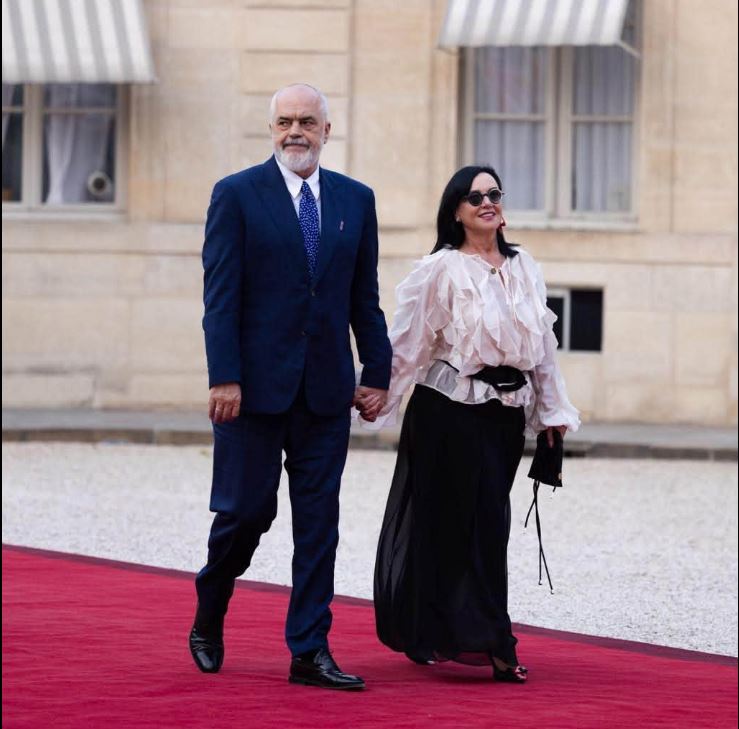Rama ndan pamje nga darka zyrtare me Macron në kuadër të Samitit të Koalicionit të Vullnetmirëve