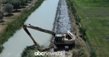 Riparohet argjinatura e Vjosës/ Pas dëmeve nga përmbytjet e janarit, nis rehabilitimi dhe ngritja e nivelit