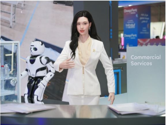 Roboti humanoid kinez që po ‘çmend’ botën/ 13 mijë kërkesa në 24 orë, çmimi fillon nga rreth 17 600 dollarë
