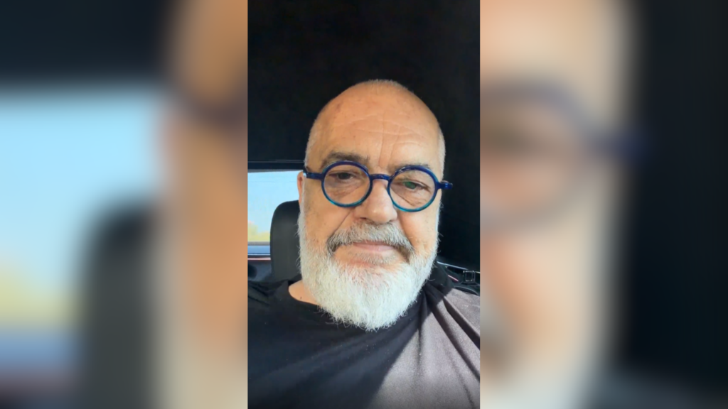  Yjet u sulmuan për pak ditë  por sot shkëlqejnë   Rama  Flamingot janë historia e Shqipërisë së re  sorrat dhe korbat nuk e kthejnë më vendin pas