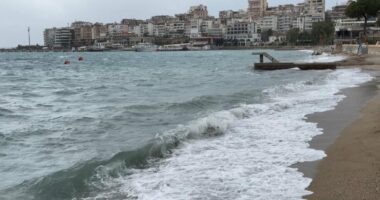 Moti i keq, ndalohet lundrimi për anijet turistike dhe të peshkimit në Ksamil, Sarandë dhe Borsh