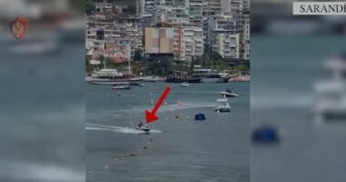 VIDEO/ Bllokohen 2 Jet Ski në Sarandë! Gjoba për drejtuesit, rrezikuan jetën e pushuesve