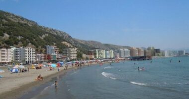 Shmanget tragjedia në plazhin e Shëngjinit/ Rrezikuan të mbyteshin në det, shpëtohen nëna dhe djali i mitur