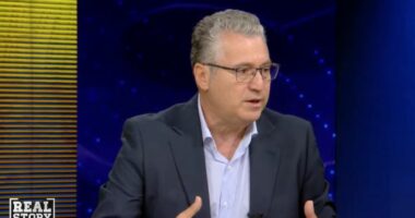 “Te ‘këmbët e Kryeministrisë’ dështuan të gjithë”/ Minxhozi: Kjo protestë nuk rrëzon dot as këshillin bashkiak