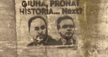“VLEN” ngjall Titon në Tetovë/ Nis protesta, pas vendimit për emërtimin “Tito” të sheshit të qytetit