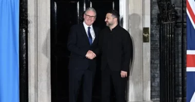 Zelensky dhe Starmer diskutojnë në Kiev mbi bashkëpunimin ushtarak