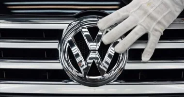 Tensionet rriten në “Volkswagen”, punëtorët kërkojnë qartësi për mbylljet e fabrikave