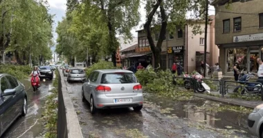 Stuhia “mbërthen” Maqedoninë e Veriut, raportohen dëme të shumta