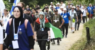 “Marshi i paqes” në Bosnje/ Tre ditë rrugëtim në këmbë, drejt Srebrenicës, për të përkujtuar genocidin serb