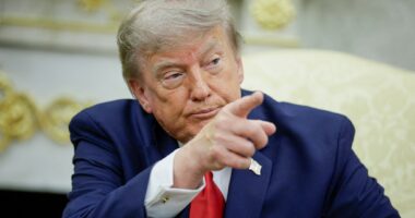 Trump: Sulmet ndaj Iranit do të vazhdojnë derisa të them mjaft