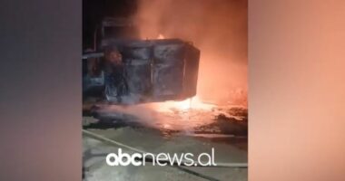 Zjarr në gurore, shkrumbohen mjetet/ Digjen eskavatorë dhe mjete të rënda pune në Mamurras, dyshohet e qëllimshme
