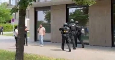 Sulm me thikë në një shkollë në Gjermani, 16-vjeçari plagos rëndë dy nxënëse