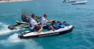 Himarë/ Manovra të rrezikshme me Jet Ski, policia bllokon mjetin dhe gjobit drejtuesin