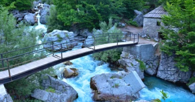 “Muaji i mjaltit” në Valbonë/ Veriu i vendit, destinacioni i preferuar i turistëve nga SHBA