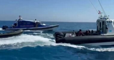 Alarm në det/ Vlorë, autoritetet iu vjinë në nidhmë 11 emigrantëve, lëshuan sinjalin SOS