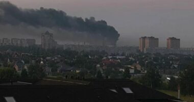 Ukraina sulmon Moskën me dronë, një depo e madhe në flakë
