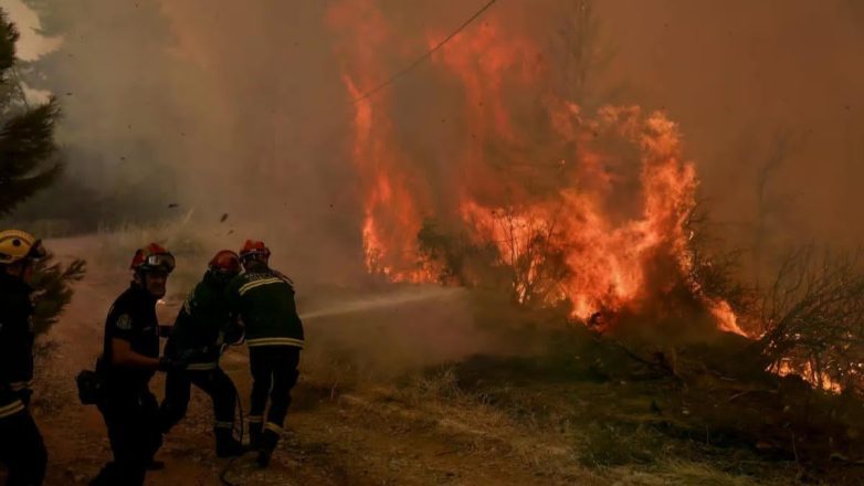 Flakët i marrin jetën 3 zjarrfikësve  Greqia përballet me zjarre  situata më kritike në Kretë