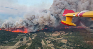 Jugu i Francës nën flakë/ Digjen mbi 1.200 hektarë, 800 zjarrfikës në terren