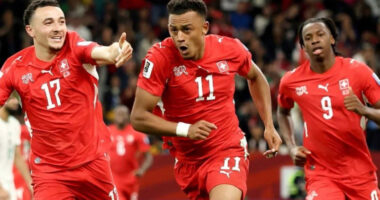 Zvicra e Xhaka në histori/ Kalojnë Algjerinë dhe janë në raundin e tretë në Botëror