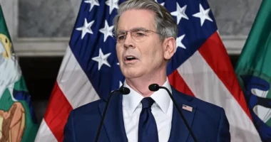 Irani përgatitet për dy vjet sanksione amerikane, SHBA paralajmëron “izolim të plotë ekonomik”