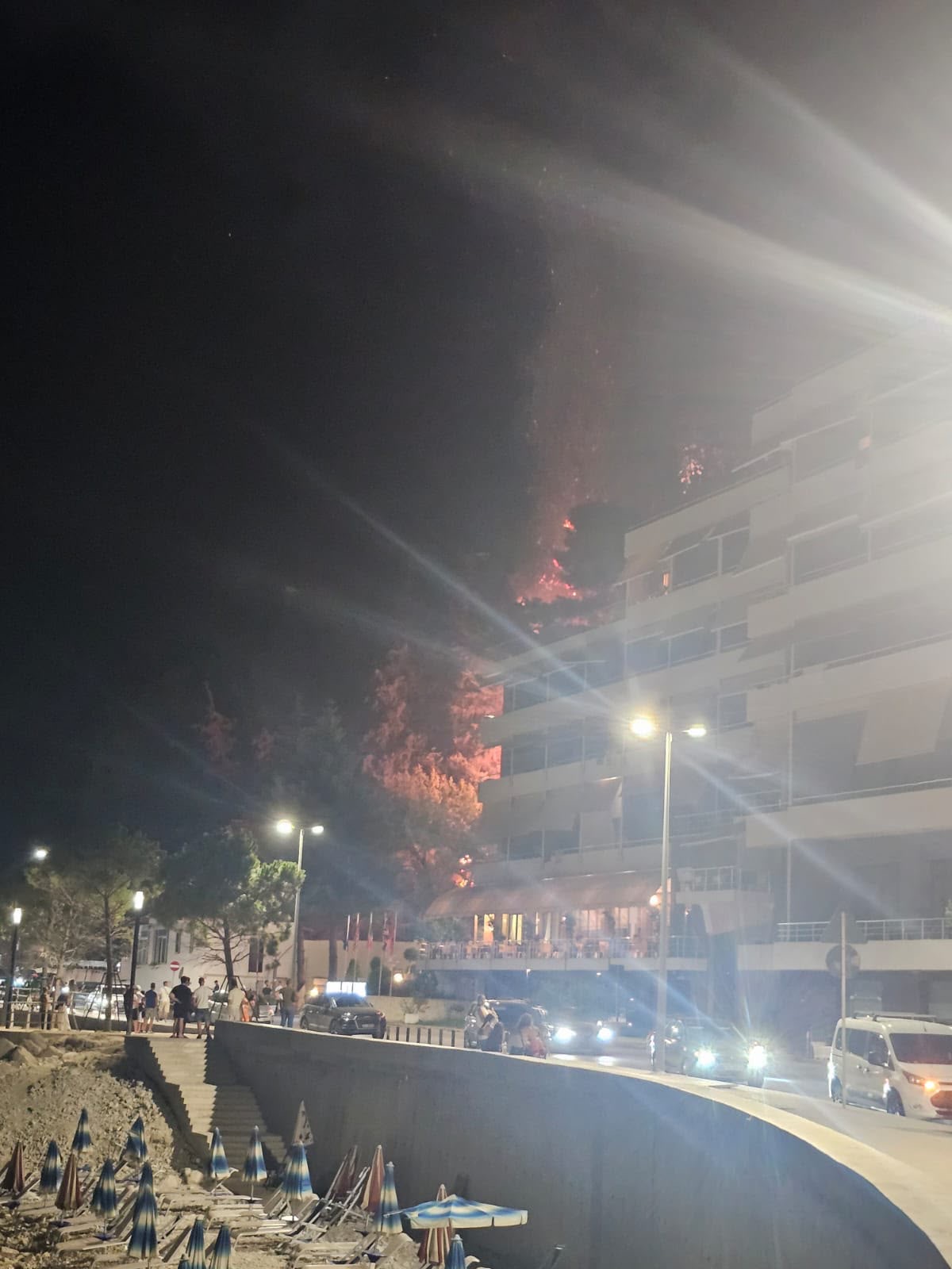 Zjarr pranë tunelit në zonën e Ujit të Ftohtë
