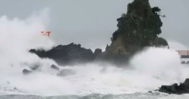 Tajfuni godet rajonin Kanto, paralajmërime për përmbytje në Japoni