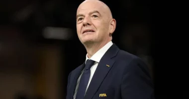 Infantino kërkon falje për gabimet, por mbetet president i FIFA