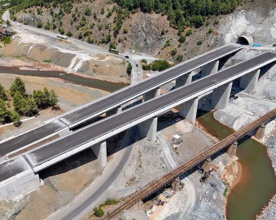 “Punimet në aksin Elbasan–Qafë Thanë vijojnë me ritme të larta”/ Rama ndan pamjet nga projekti infrastrukturor