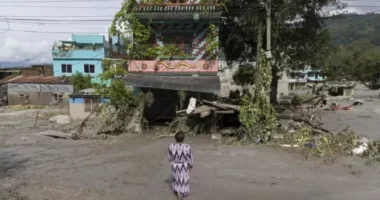 Rreth 400 viktima dhe mbi 1 300 të zhdukur, pas përmbytjeve në Nepal dhe Kinë