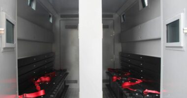 FOTO/ Sistem penitenciar më modern, automjete të blinduara për transportin e të burgosurve