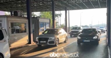 VIDEO/ Fluks i lartë në Morinë, mbi 11 mijë qytetarë dhe 7 mijë automjete hyjnë në Shqipëri në vetëm tre orë