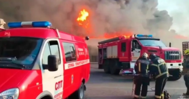 VIDEO/ Tre viktima dhe mbi 100 të plagosur nga zjarri në një kantier industrial në Rusi