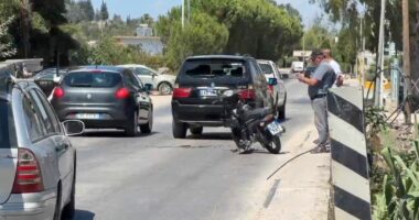 Aksident në Fier/ Makina merr para motorin, një i lënduar