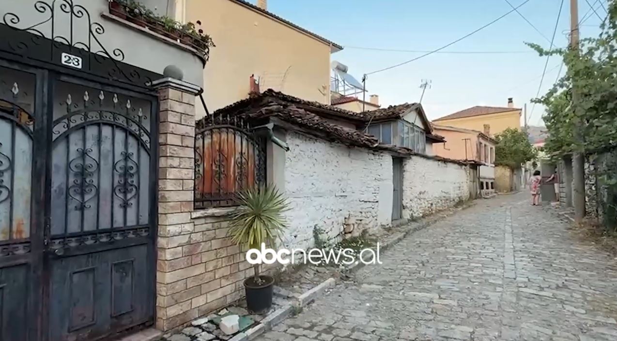 Pamje nga banesa e autorit të vrasjes në Korçë/ Kristjan Sterjo jetonte vetëm me babain, prindërit i ishin divorcuar