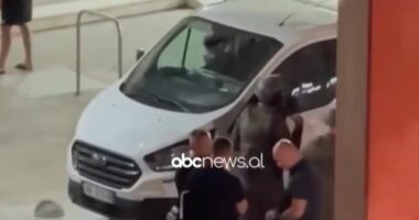 VIDEO/ RENEA aksion në dy banesa në Vlorë, dyshohet se fshihen persona në kërkim