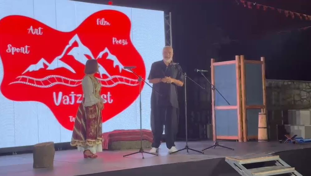 Edicioni i  Vajzë Fest   Tradita dhe kultura bashkojnë banorët e Selenicës  i pranishëm edhe kryeministri Rama