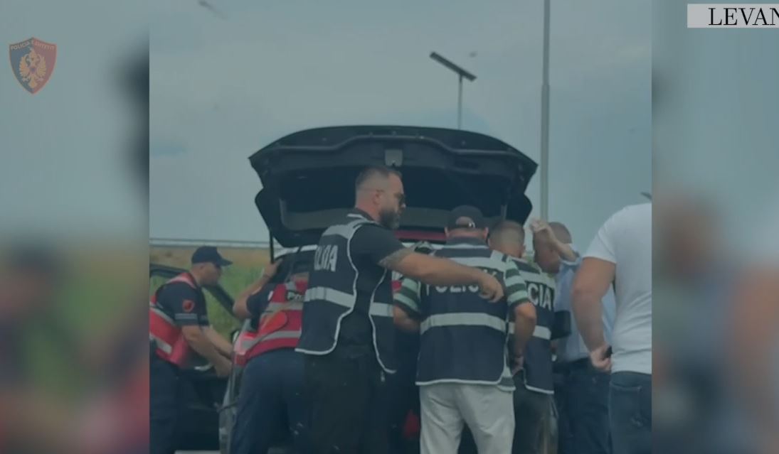U gjet i fshehur në bagazhin e makinës/ Dalin pamjet e arrestimit të Sokrat Vatës, vrau turistin në Ksamil