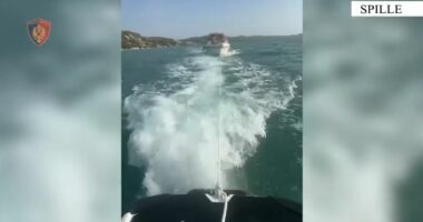 Skafi rrezikonte të fundosej, ndërhyrja në kohë shpëton 8 persona në Spille