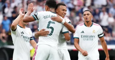 “Bernabeu” pajtohet me yjet/ Malaga mundet 4-0, Real bind tifozët dhe brohoritet fort