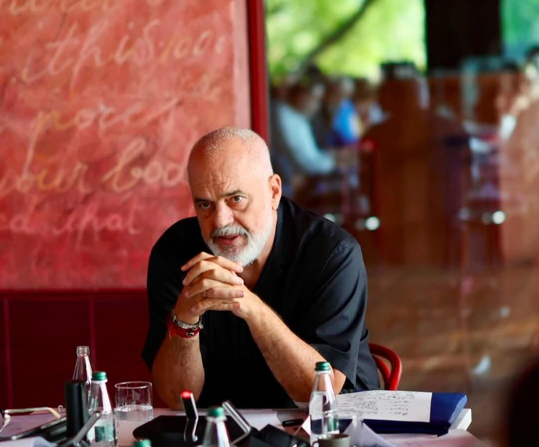 Mbledhja me ministrat dhe drejtuesit politikë, reagon Rama