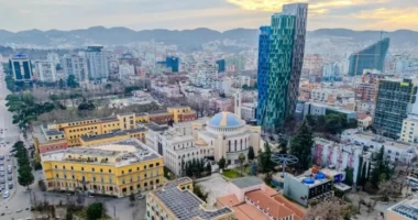 “City AM”: Tirana, mes trashëgimisë dhe modernitetit, drejt një epoke të re turistike