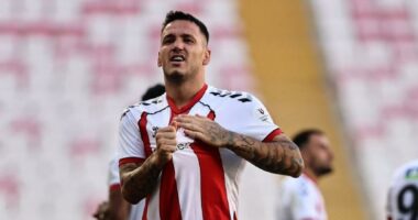Asani, rekorde dhe “gjyqe”/ Futbollisti shqiptar shënon golin jubilar 1100 për ekipin e tij