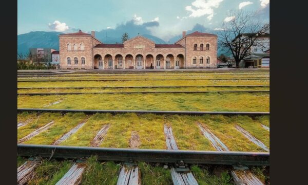 U përplas nga treni  ndërron jetë një grua në Pejë