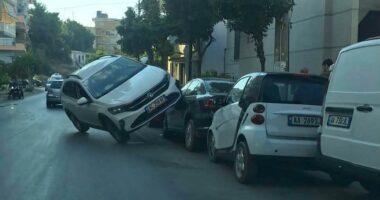 Sarandë/ Aksident në Rrugën e Pestë, mjeti përplas një tjetër mjet të parkuar